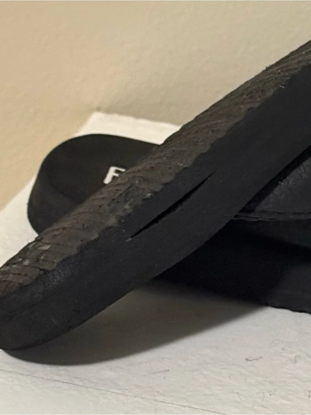 Flojos Kids Black Foam Flip Flop Sandals - Youth Toe-Post Slides (12-12.5)